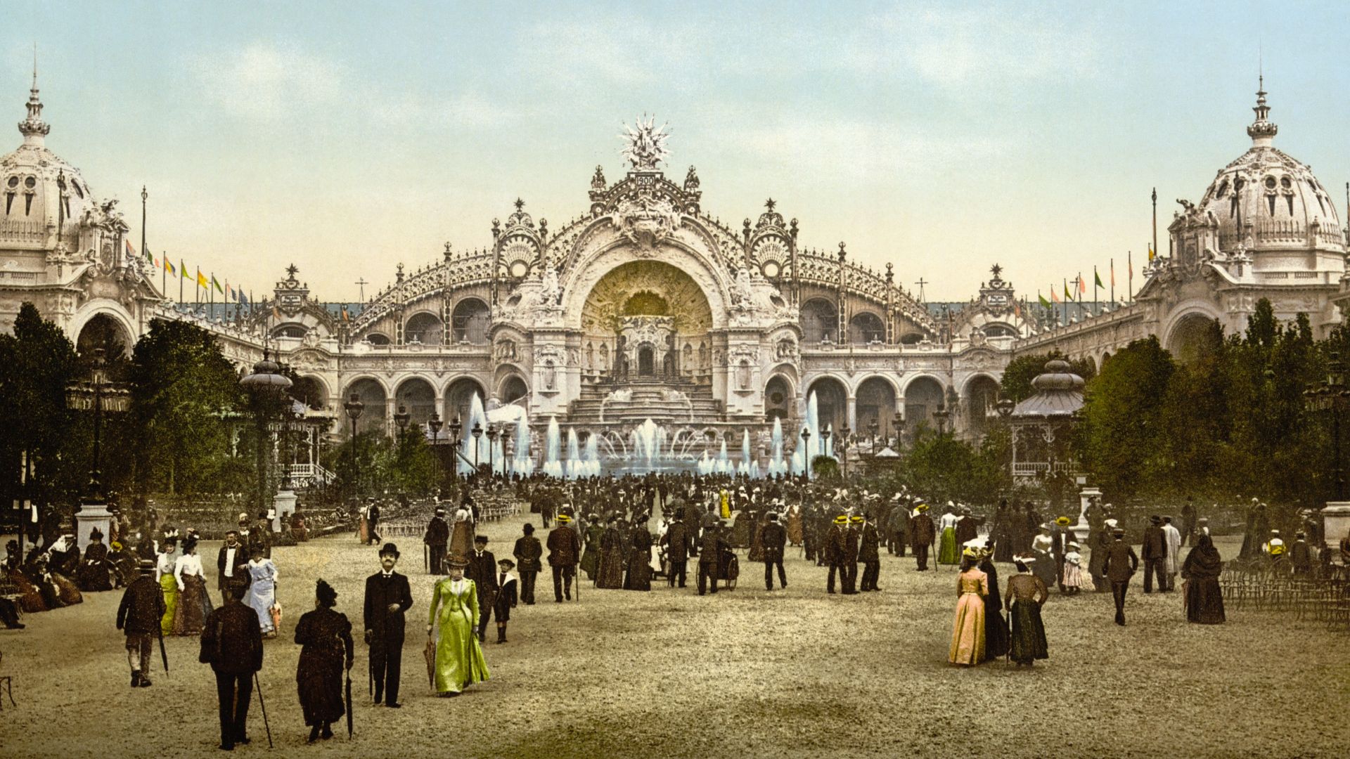 Le Château d'eau and plaza, Exposition Universal, 1900, Paris, France