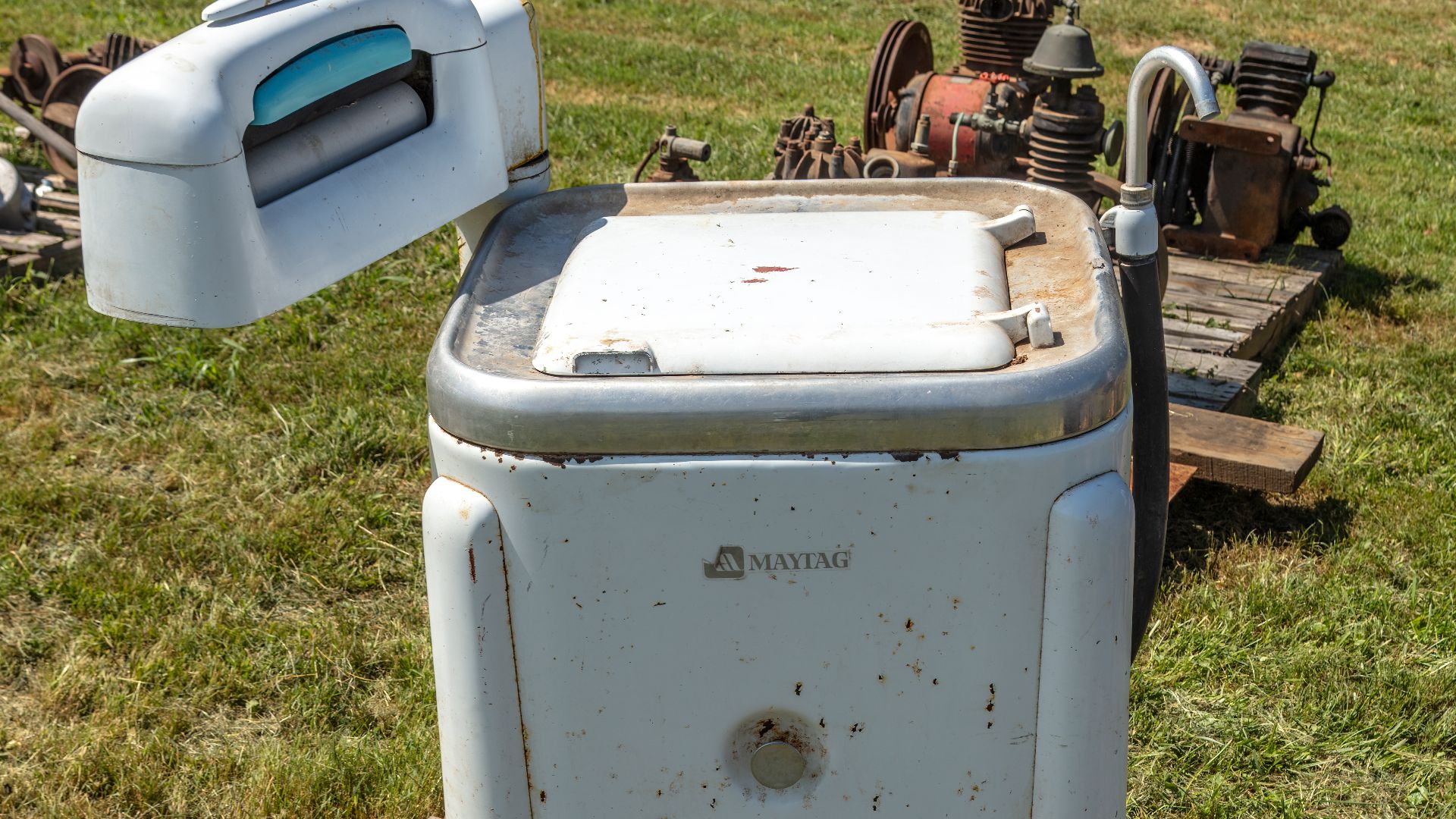 Maytag wringer washer, Purcellville, Virginia, USA