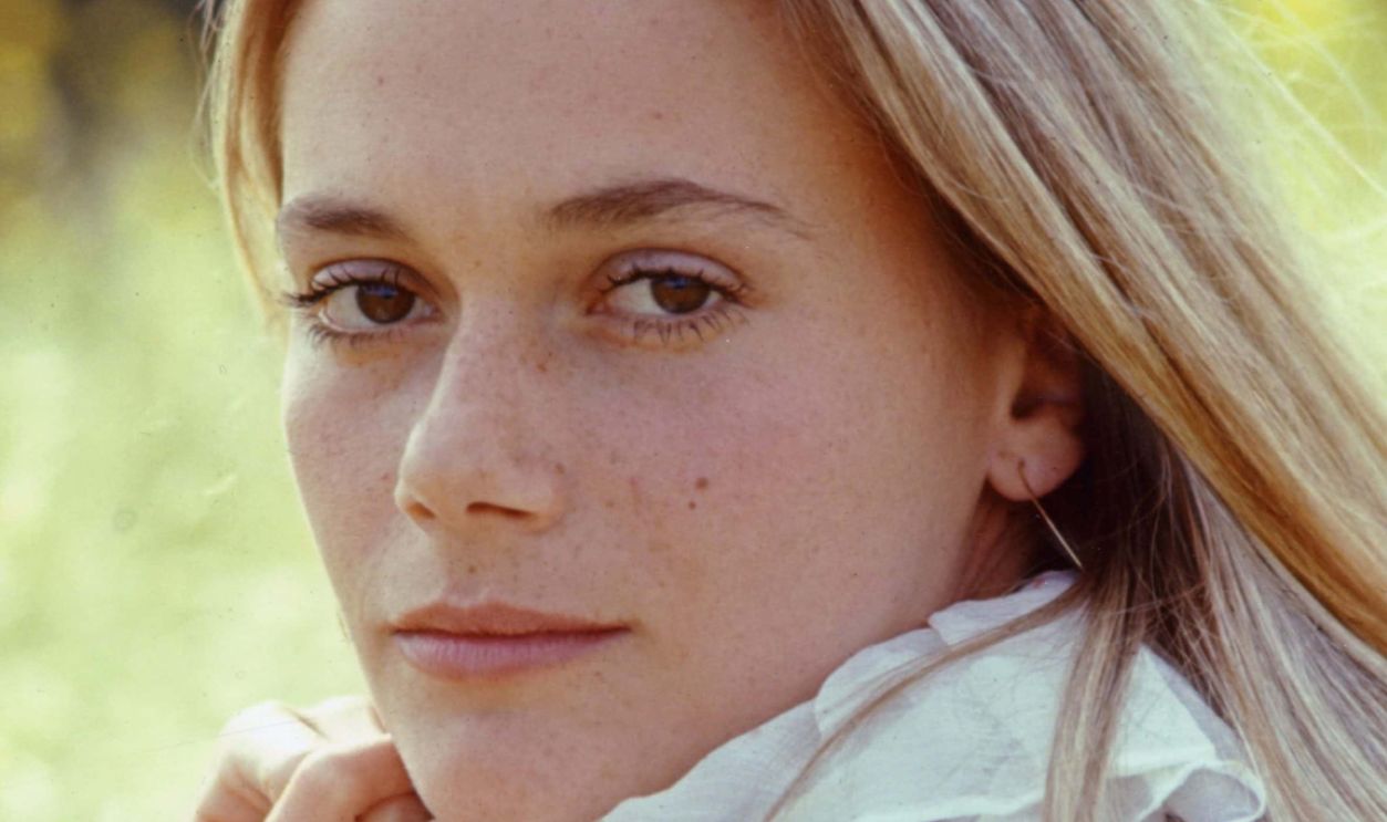LOS ANGELES - CIRCA 1967: Actress Peggy Lipton poses for a portrait session in circa 1967 .