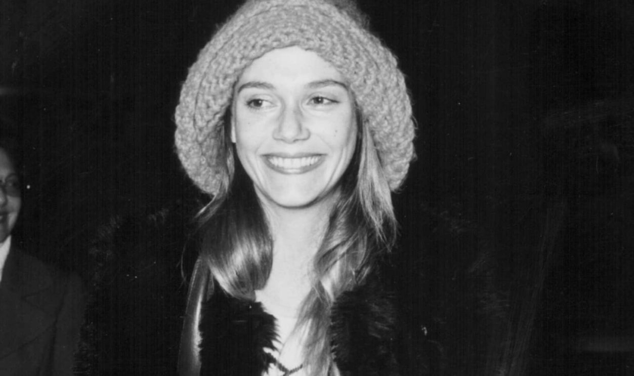 Actress Peggy Lipton, with her mother in the background, attending a preview of the movie 'Cabaret', 1966.