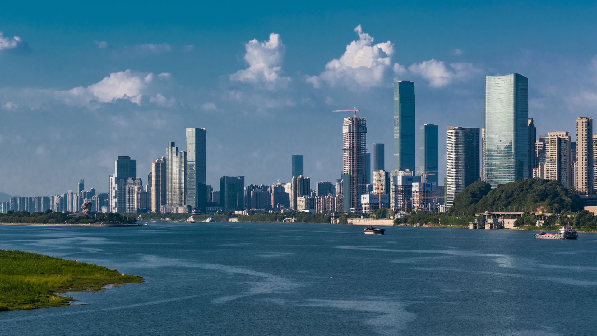 Skyline with Xiang River, photo by CkProject