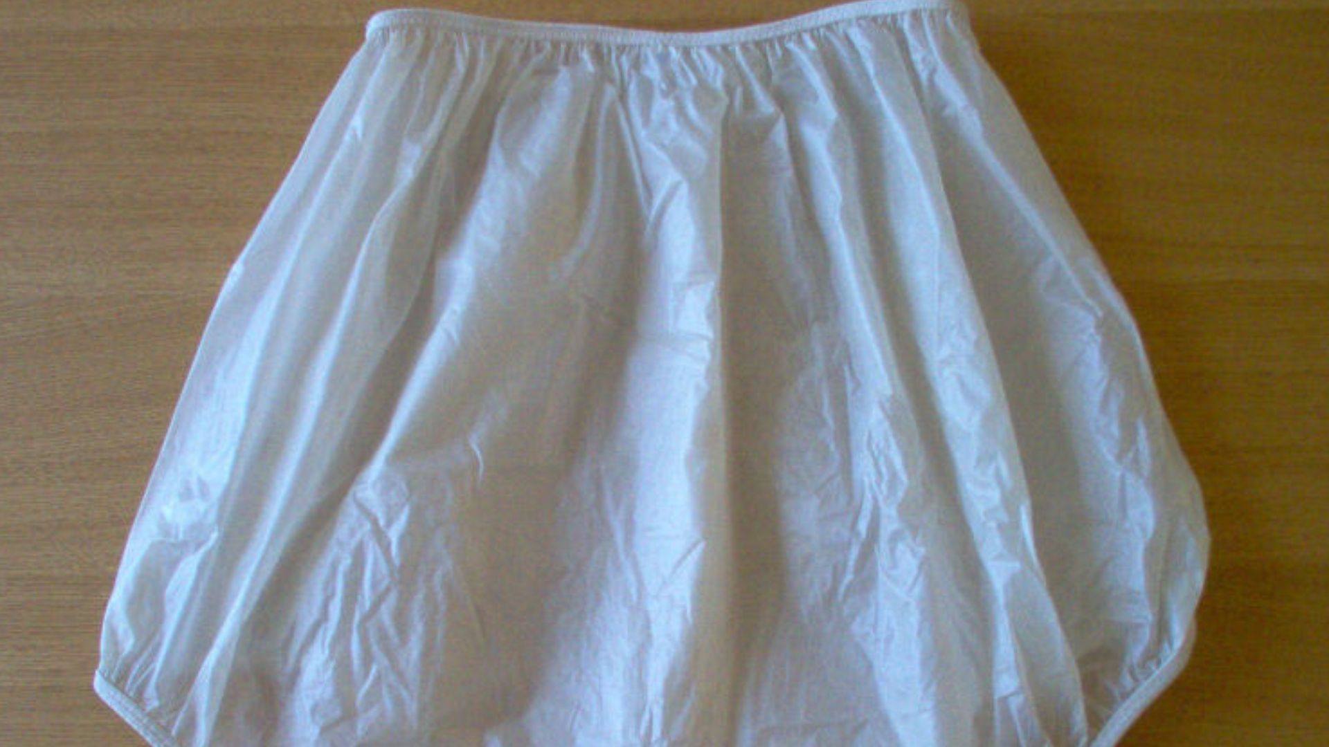 Plastic pants for incontinent people