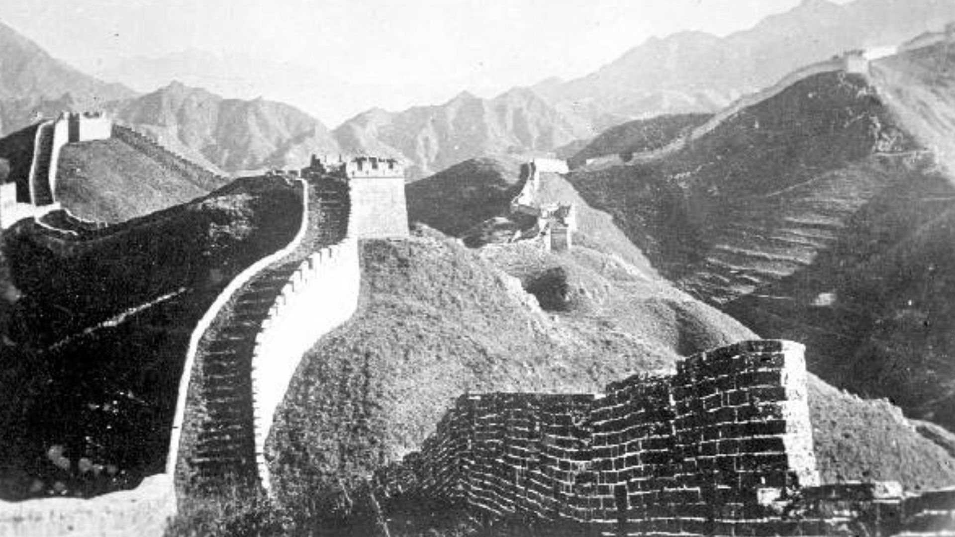 万里の長城。1900年頃か。