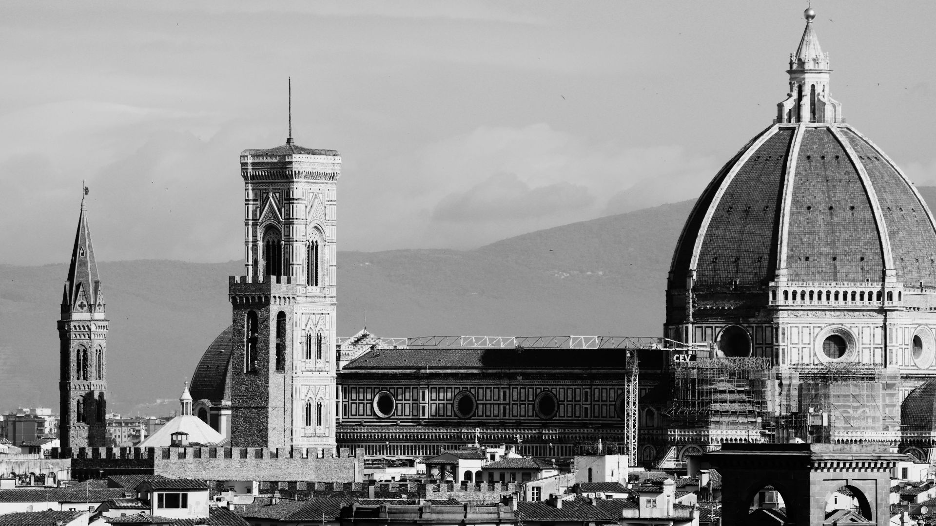 Black and white photo of the Florence Cathedral in Italy, showcasing its stunning architecture.