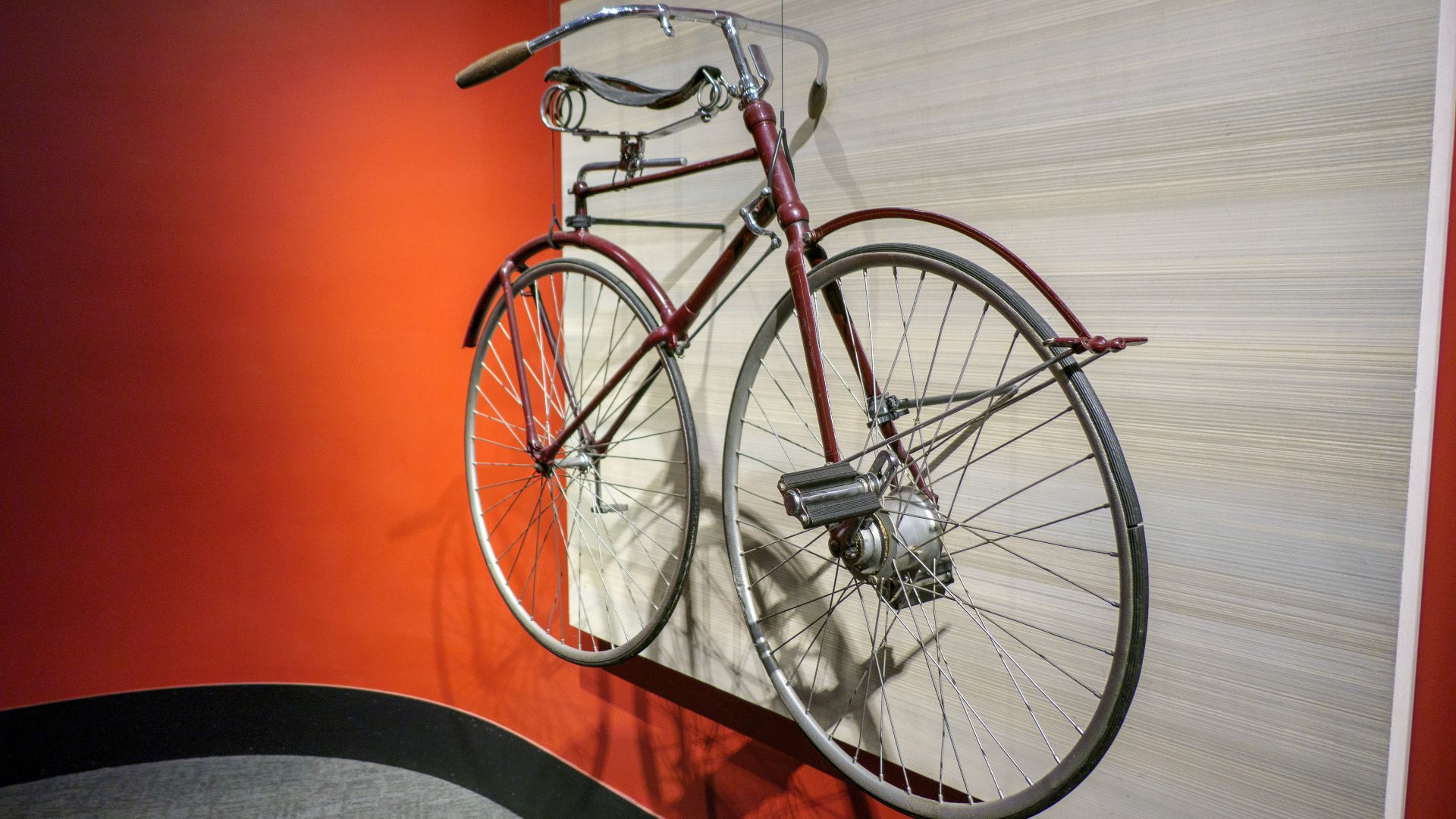 Safety Bicycle ca. 1890. Manufacturer unknown. Art of the Bicycle exhibit at the Museum of Science and Industry, Chicago. (Note: ignore the metadata for this file, it is incorrect)