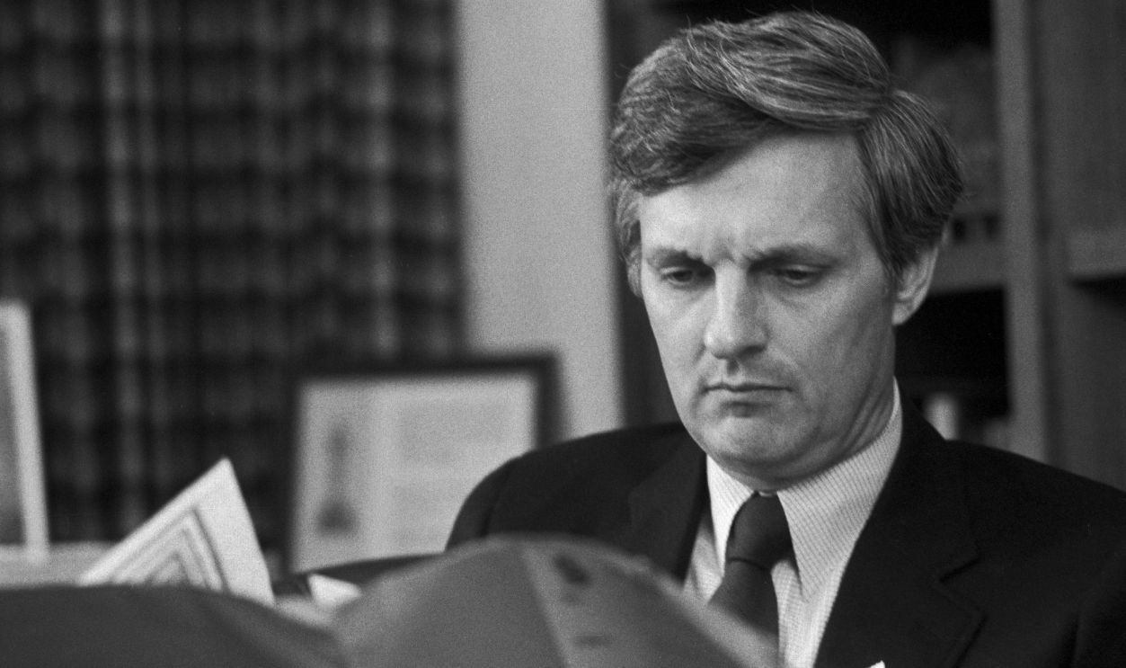 Portrait of Alan Alda, in the 1970s.
