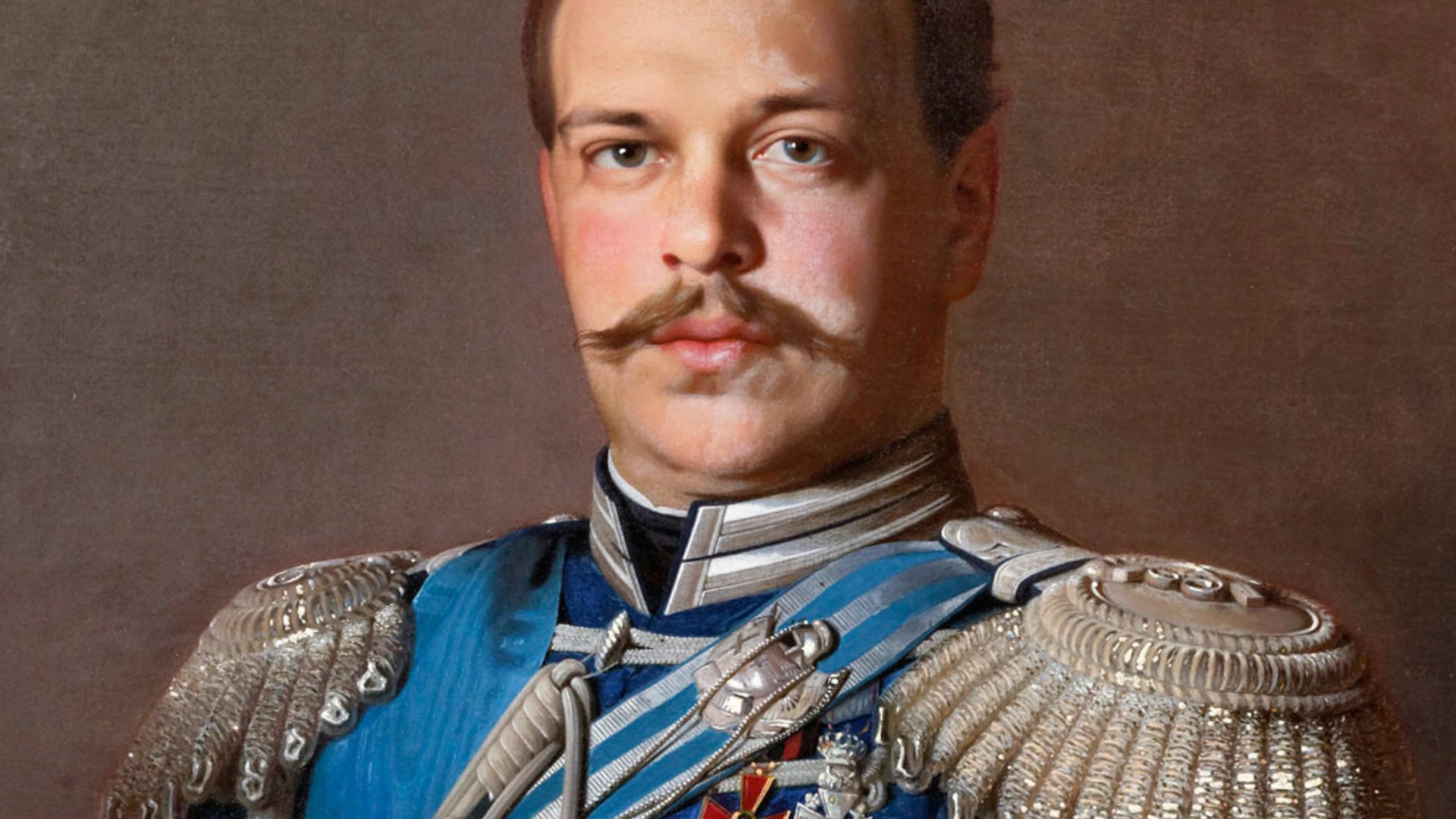 Sergei Konstantinov Zarianko (1818-1871), Portrait du tsar Alexandre III, huile sur toile ovale, signée, vers 1855, 78x71 cm
Cette œuvre de Sergei Zarianko, portraitiste et peintre d’intérieurs formé à l’Imperial Academy of Arts de St-Petersburg, démontre