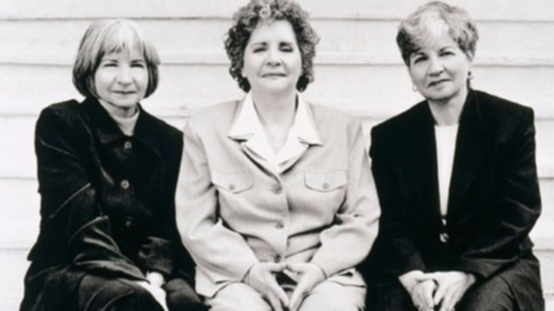 Yvonne, Cécile and Annette Dionne.
