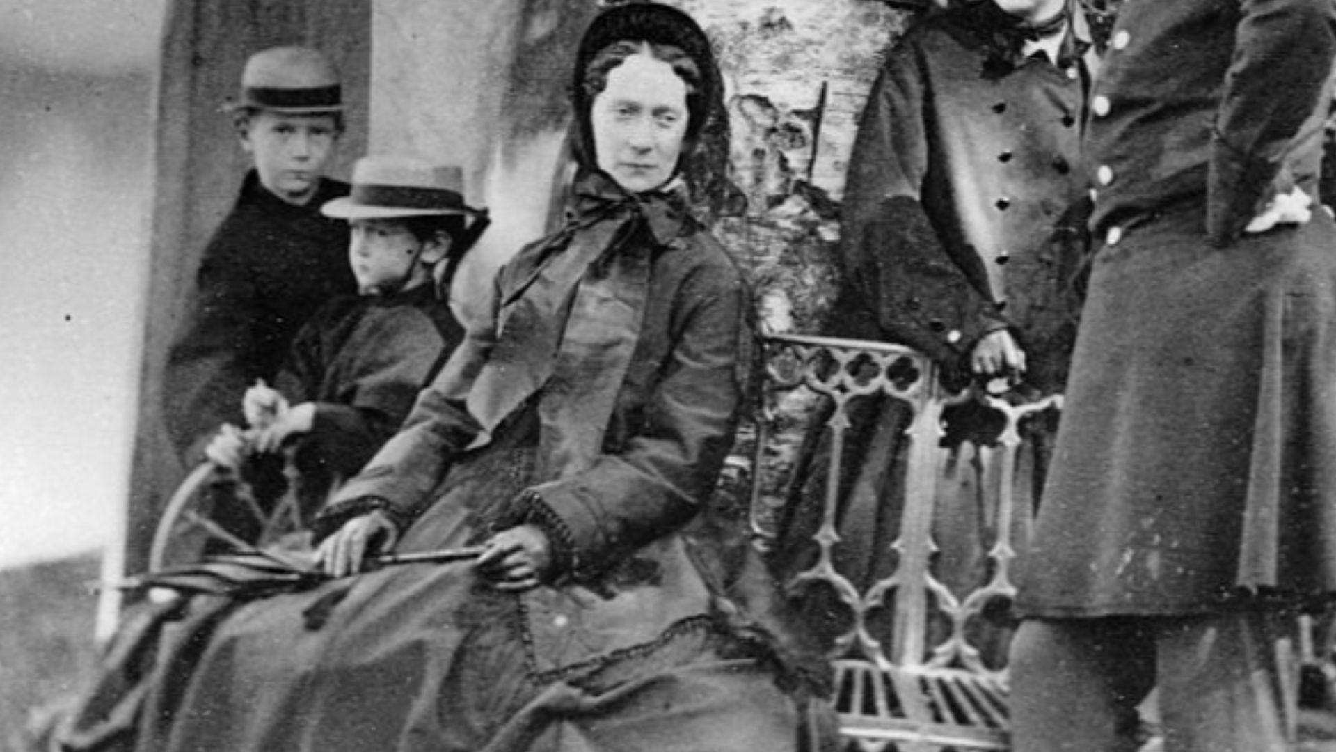 Emperor Alexander II of Russia with his wife Empress Maria Alexandrovna and their three youngest childrenː Sergei, Paul and Maria