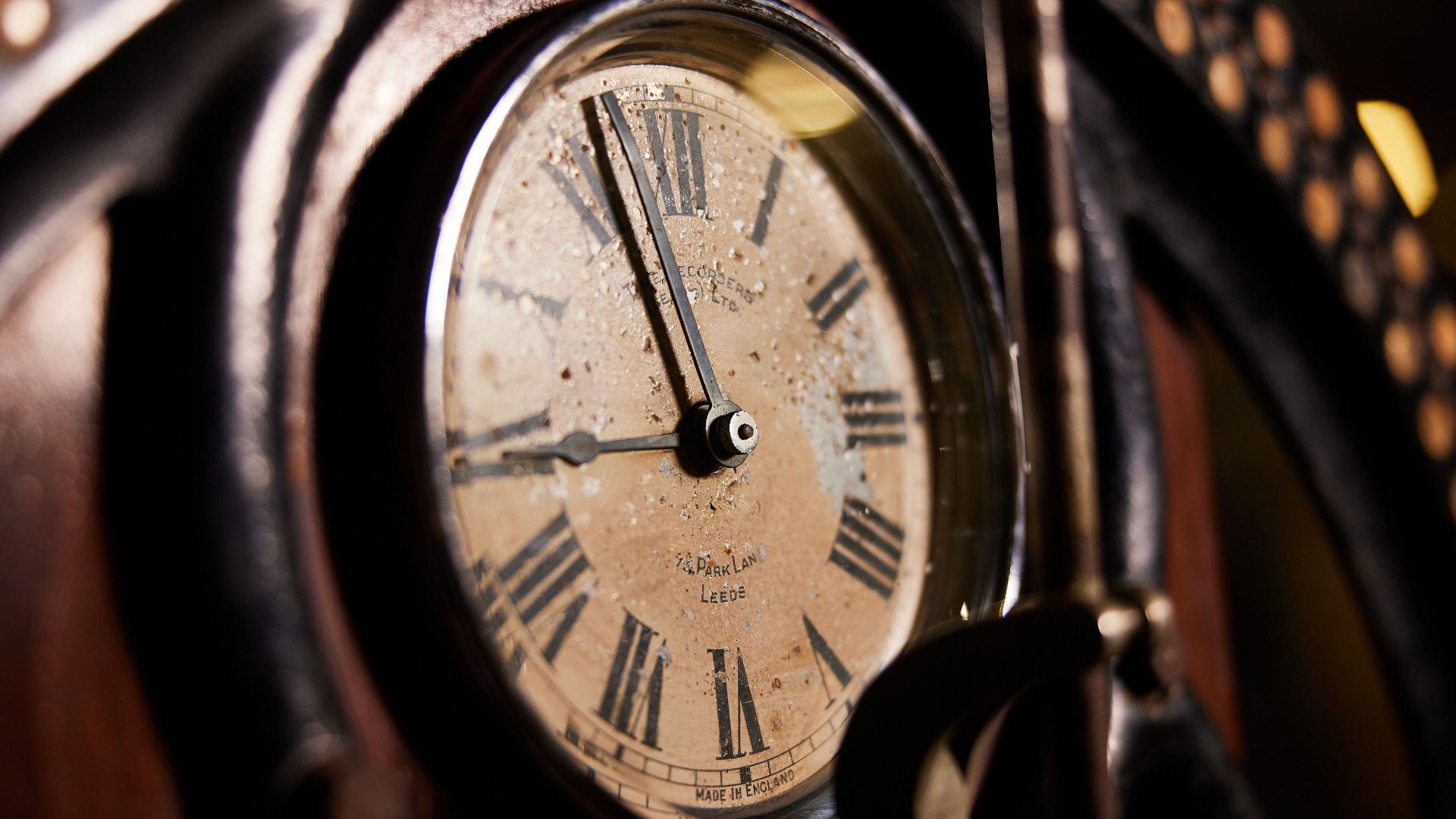 Factory clocking-in clock
Early 1900s, Time Recorders (Leeds) Ltd.
Living with Machines exhibition photos, courtesy of the Living with Machines project. Photographs by David Lindsay www.photosbydavid.co.uk
Insta @photosbydavidlindsay
Twitter @photosbydavi