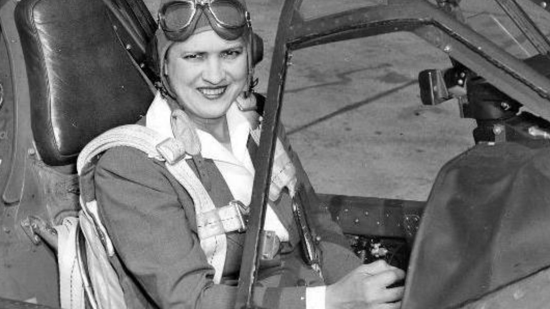 File:Jacqueline Cochran in P-40.jpg