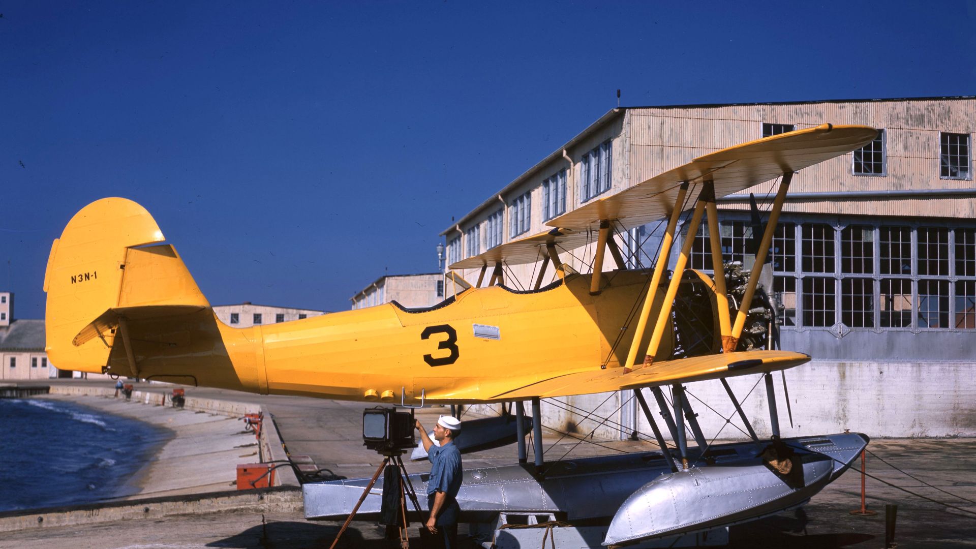 File:N3N-1 Primary Trainer on Ground, Equipped with Floats, at NAS Pensacola, Florida - DPLA - 4c49054a8c43d78156b232e4eb0f1c10.jpg