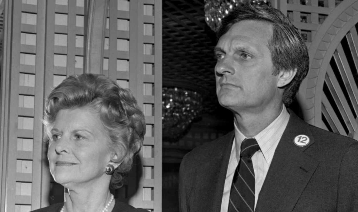 Betty Ford and Alan Alda At N.O.W. Luncheon And E.R.A. Rally At The Bistro In Los Angeles, California 