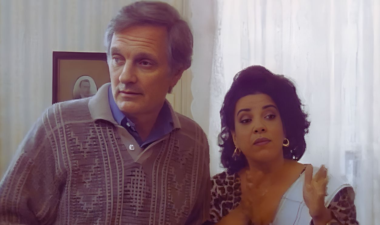 Screenshot from Betsy's Wedding (1990)