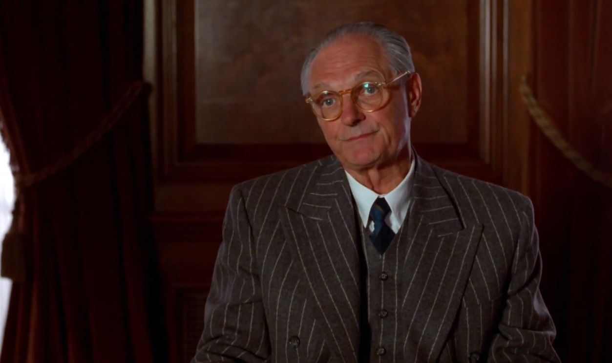 Screenshot from The Aviator (2004)