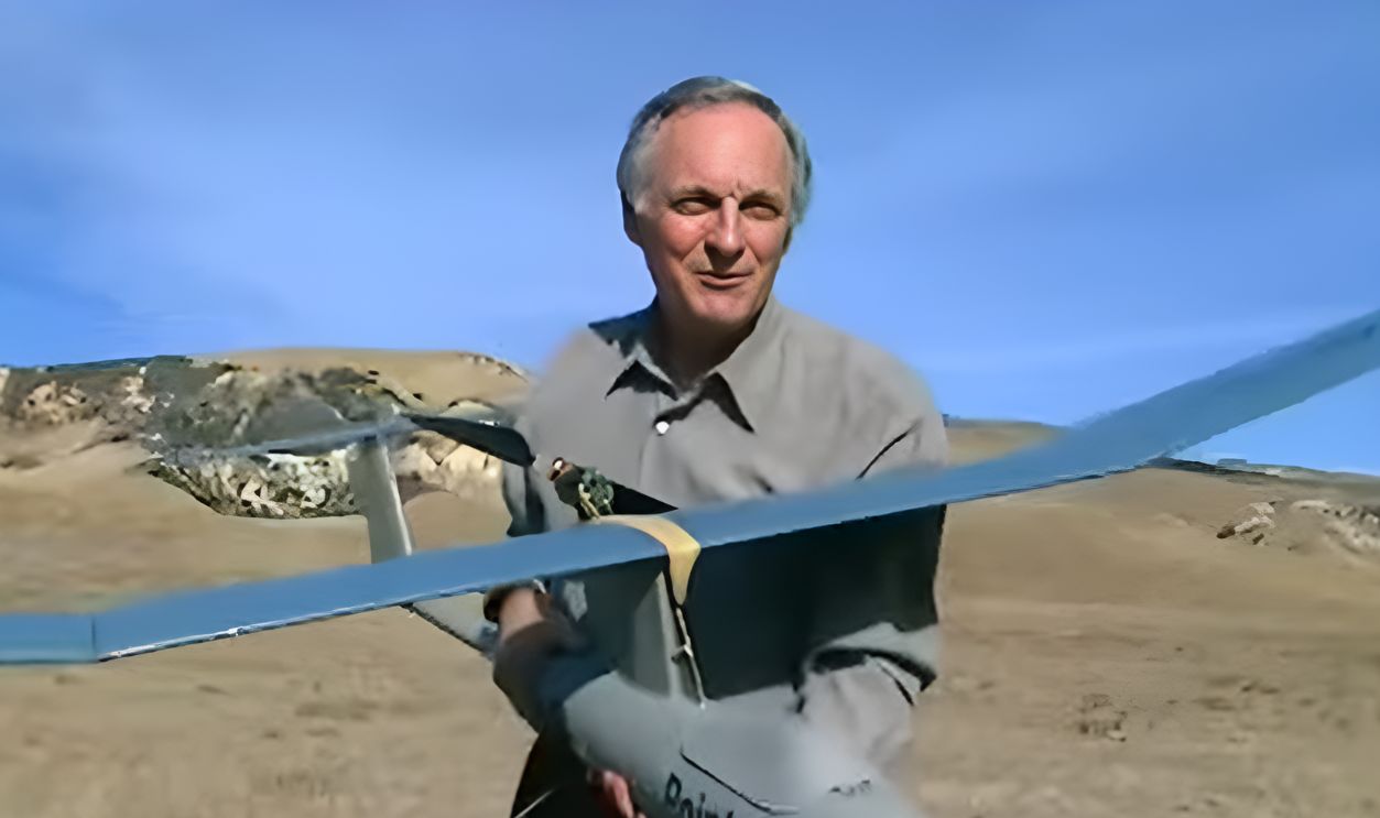 Screenshot from Scientific American Frontiers (1990–2005)