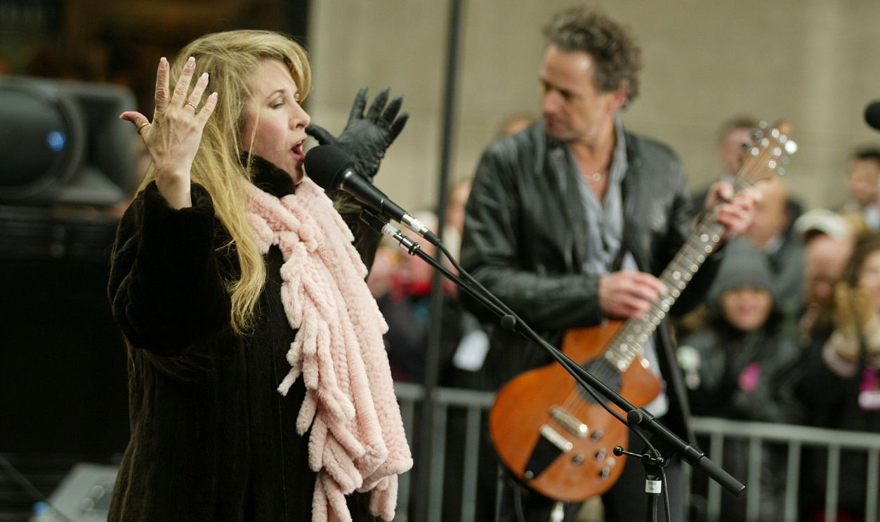 NEW YORK - APRIL 18: Guitarist Lindsey Buckingham (R) and singer Stevie Nicks of Fleetwood Mac perform as part of the 2003 "Today" Summer Concert Series at the NBC Studios April 18, 2003 in Rockefeller Center in New York City. 