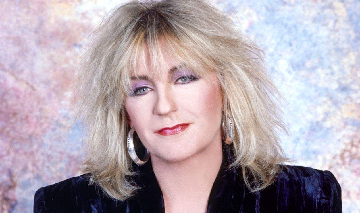 LOS ANGELES - OCTOBER 1987: Music legends Christine McVie and Stevie Nicks pose for a portrait in Los Angeles, California. 