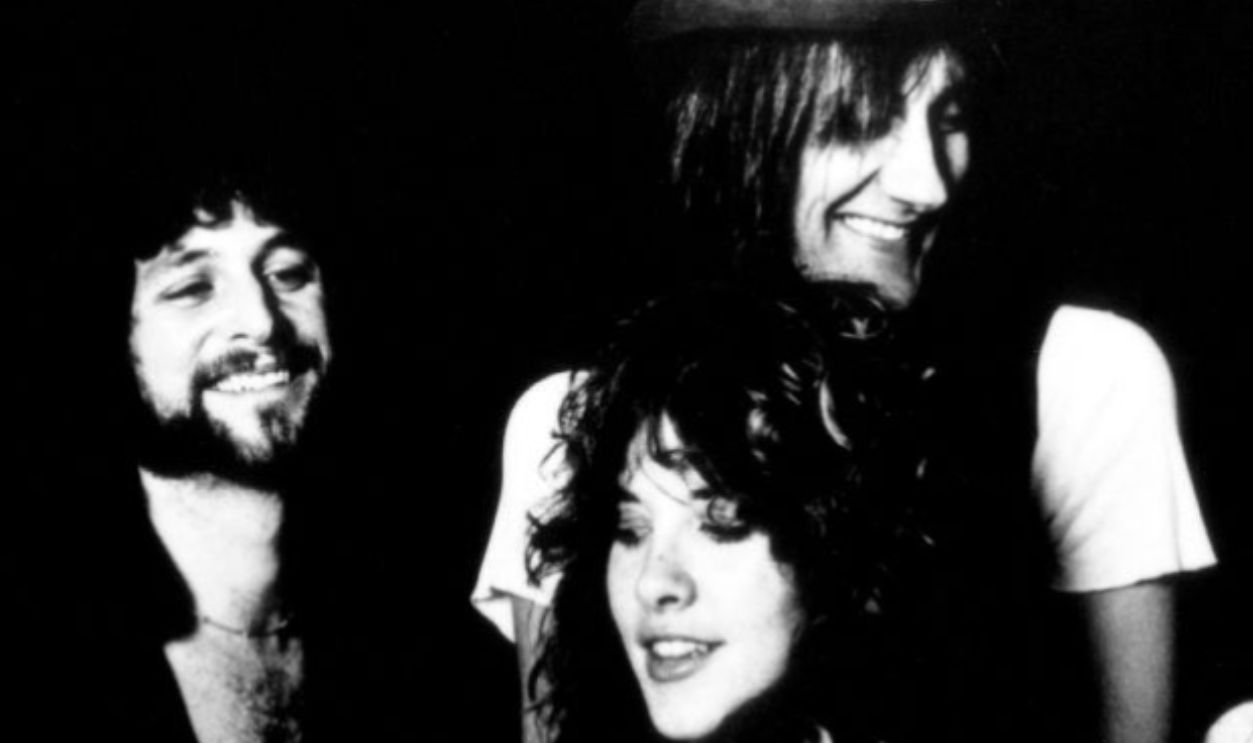 CIRCA 1976: (Clockwise from left) Lindsey Buckingham, Mick Fleetwood, Christine McVie, John McVie and Stevie Nicks (center) of the rock and roll group "Fleetwood Mac" pose for a portrait in circa 1976.