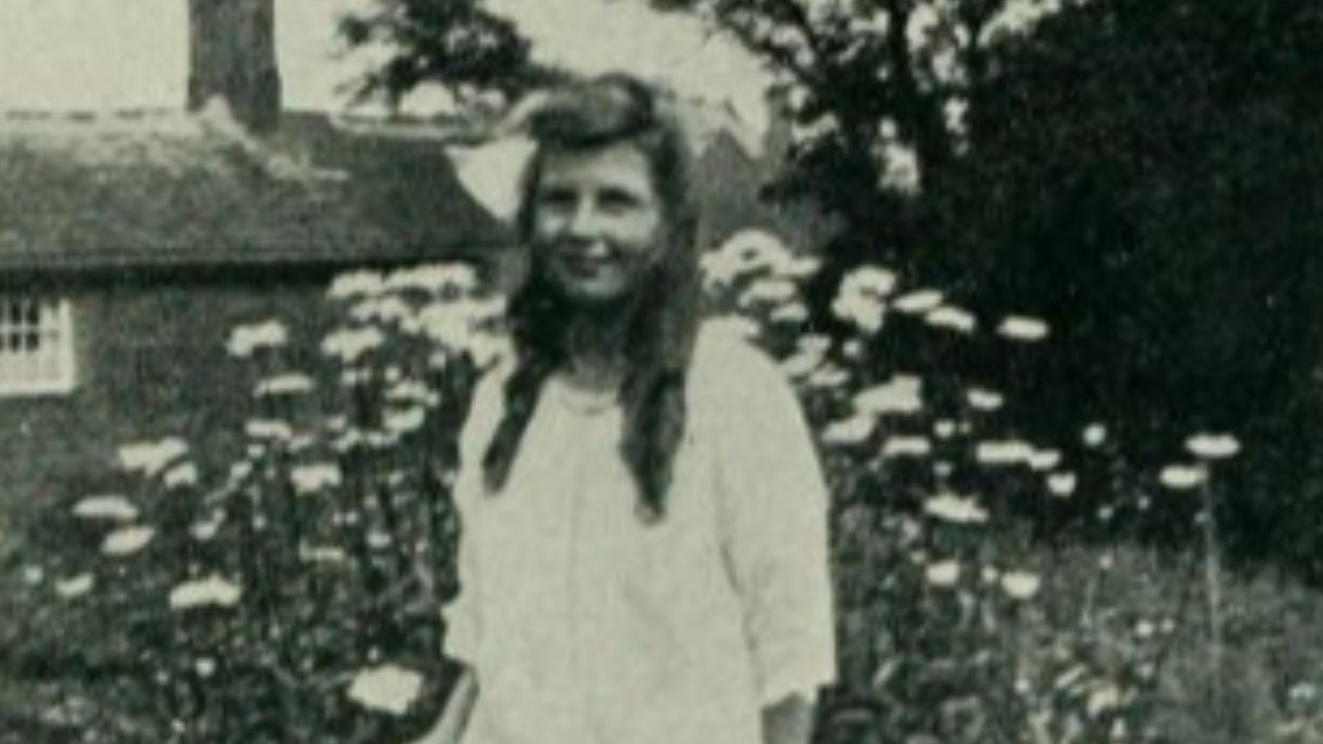 Frances Griffiths in 1920, picture printed in the american edition of the 1922 book