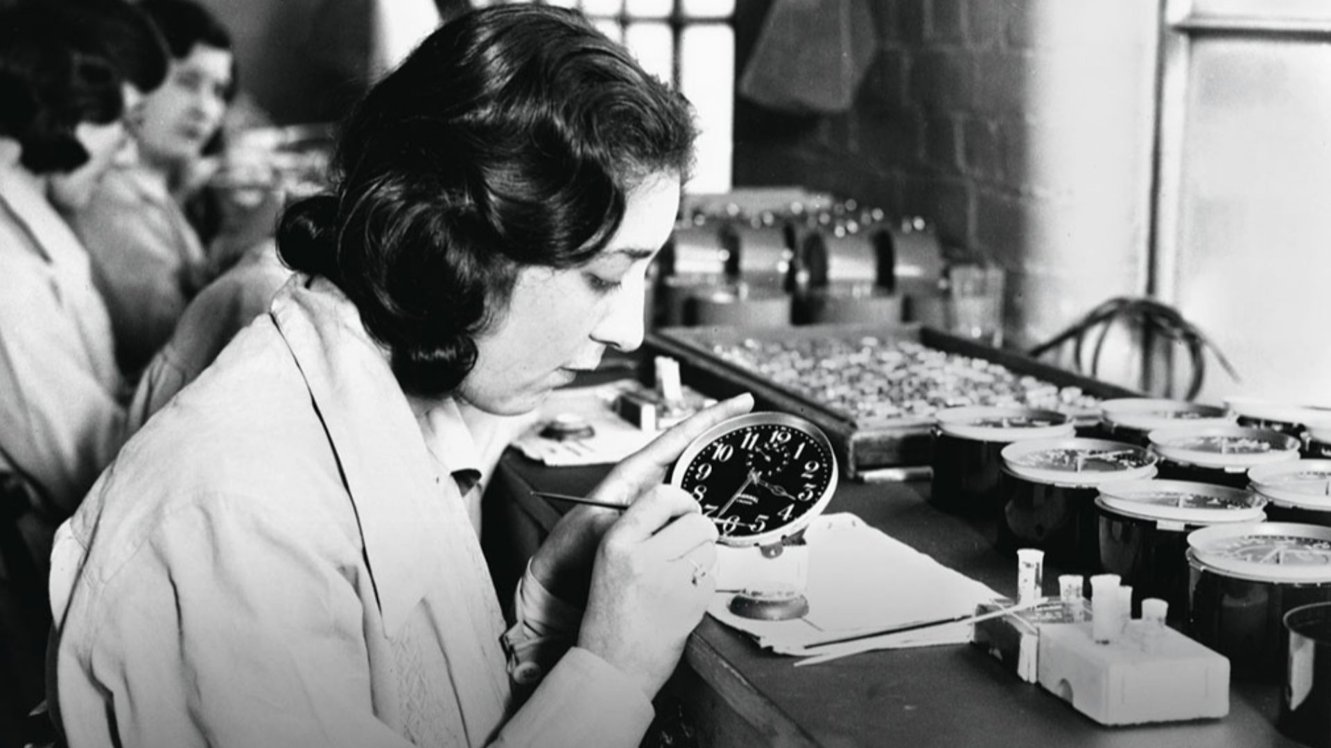 File:Las chicas del radio pintando.jpg