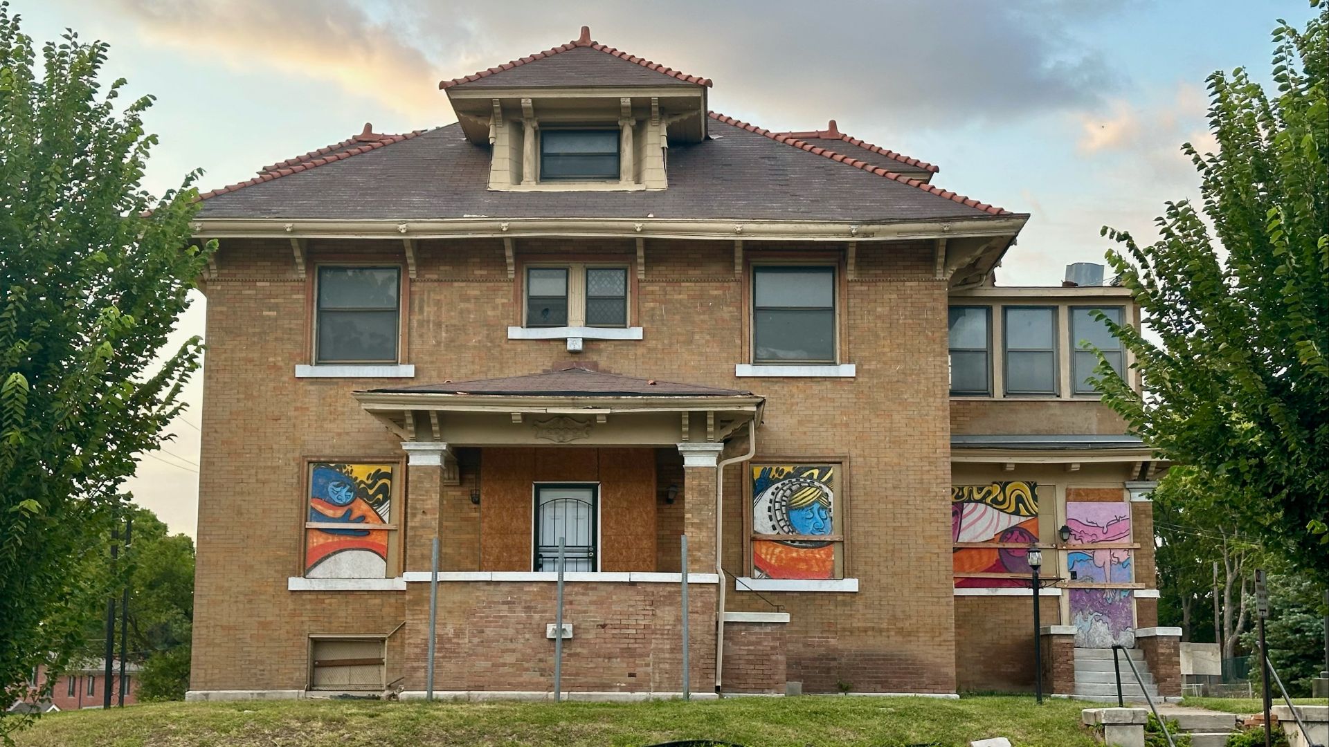 The historical house of Sarah Rector is at 2000 E 12th St in Kansas City, Missouri.