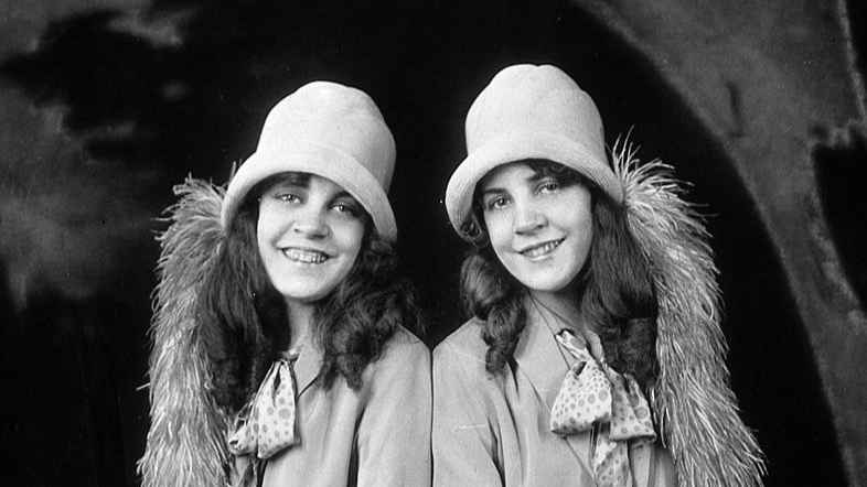 Daisy And Violet Hilton C1927G