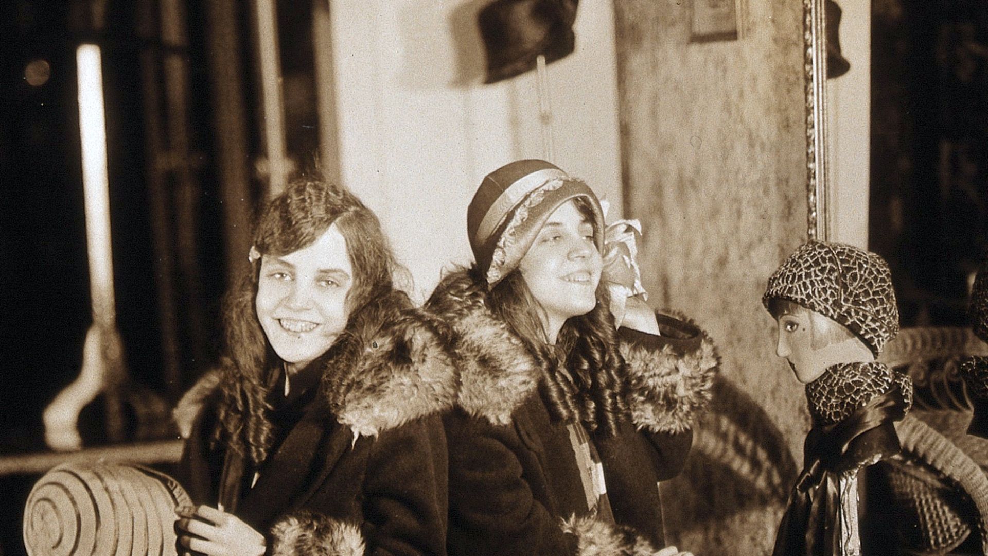 Daisy and Violet Hilton, conjoined twins, trying on hats in a hat shop. Photograph, c. 1927.

Iconographic Collections