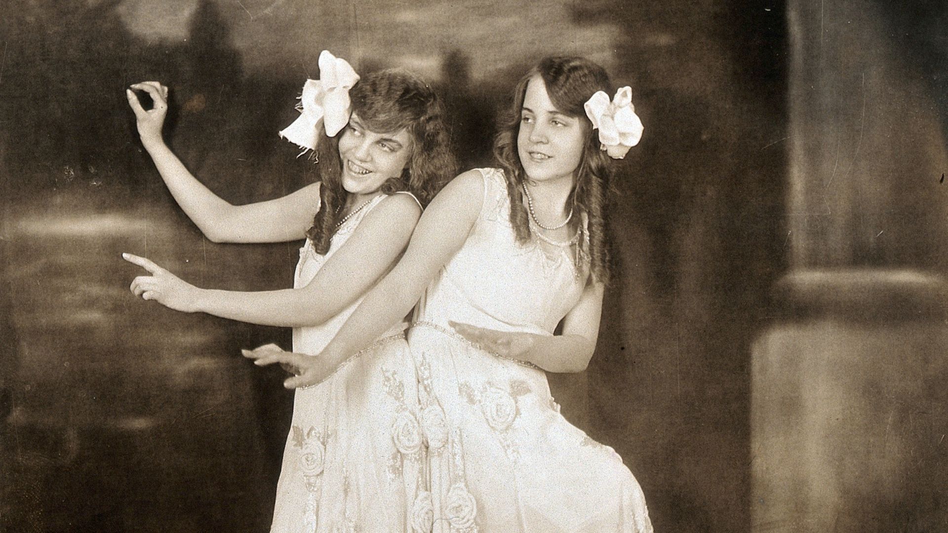 Daisy and Violet Hilton, conjoined twins, dancing. Photograph, c. 1927.

Iconographic Collections
Keywords: daisy hilton; violet hilton; siamese twins; Twins, Conjoined; CONJOINED TWINS; ic
