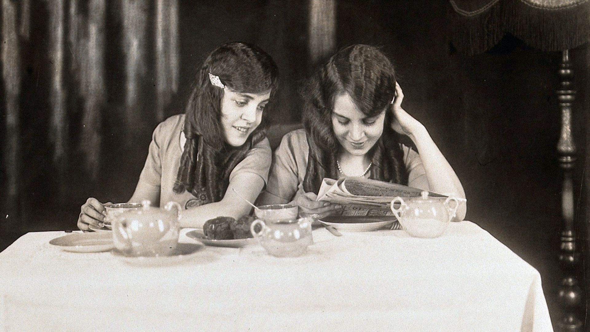 Daisy and Violet Hilton, conjoined twins, taking tea.

Iconographic Collections
