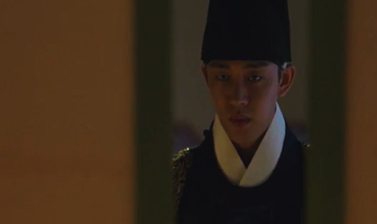 Screenshot from The Throne (2015)