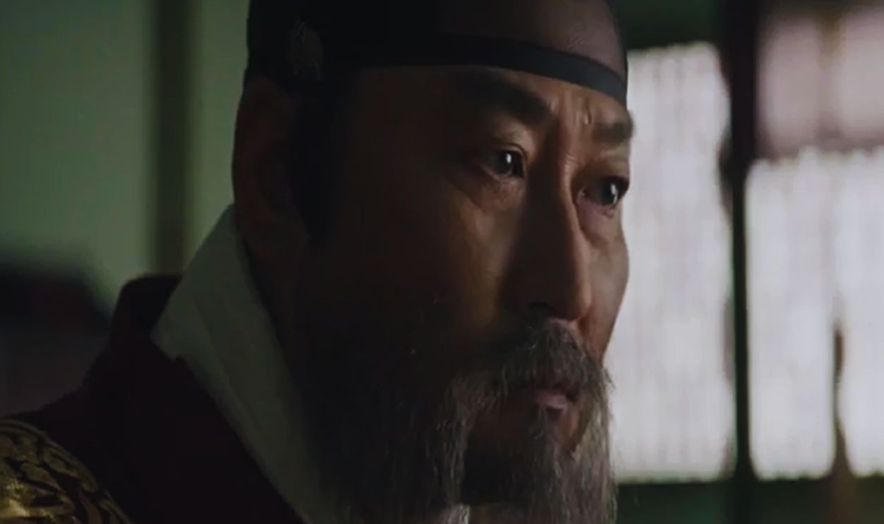 Screenshot from The Throne (2015)
