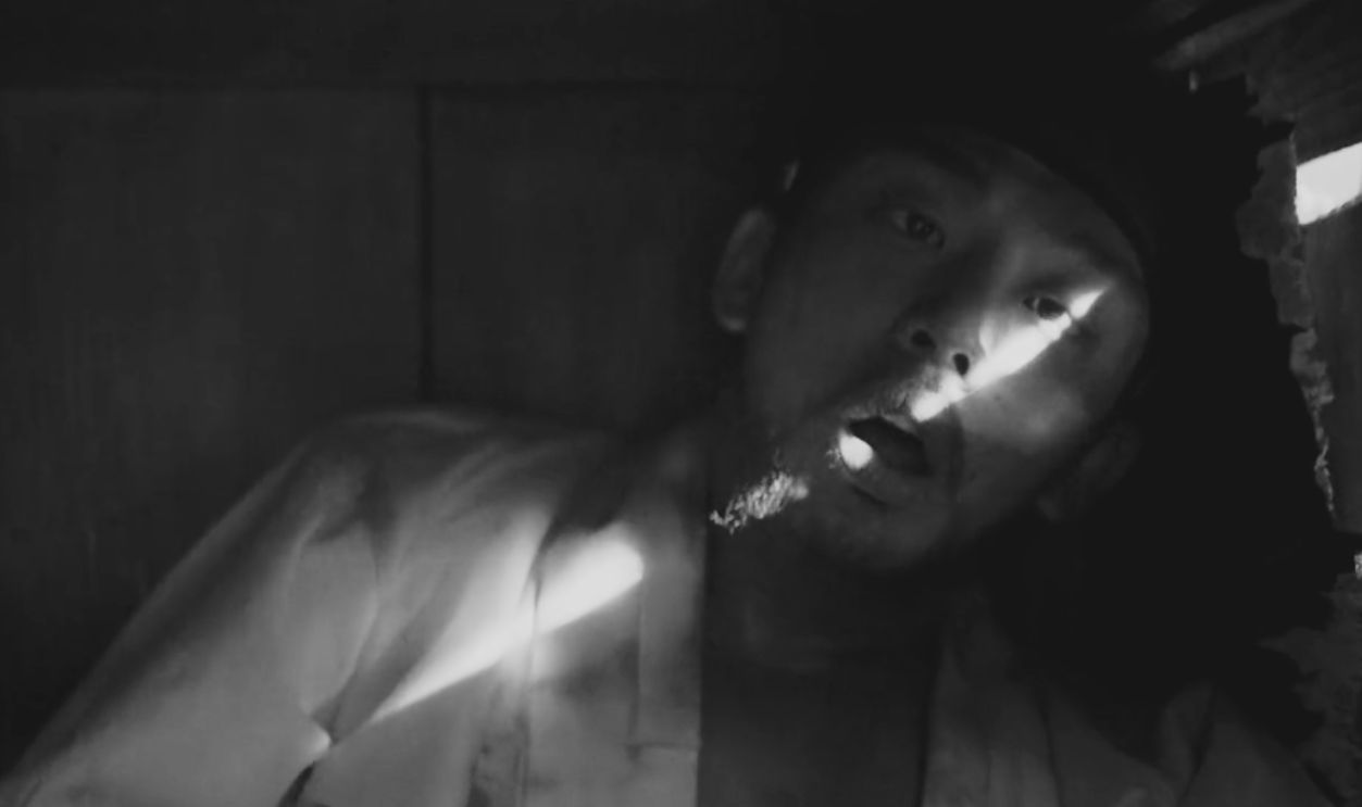 Screenshot from The Throne (2015)