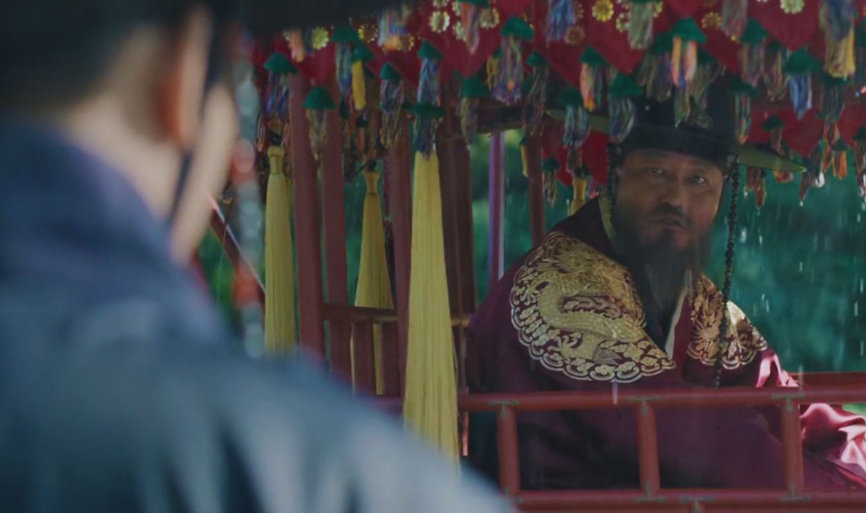 Screenshot from The Throne (2015)
