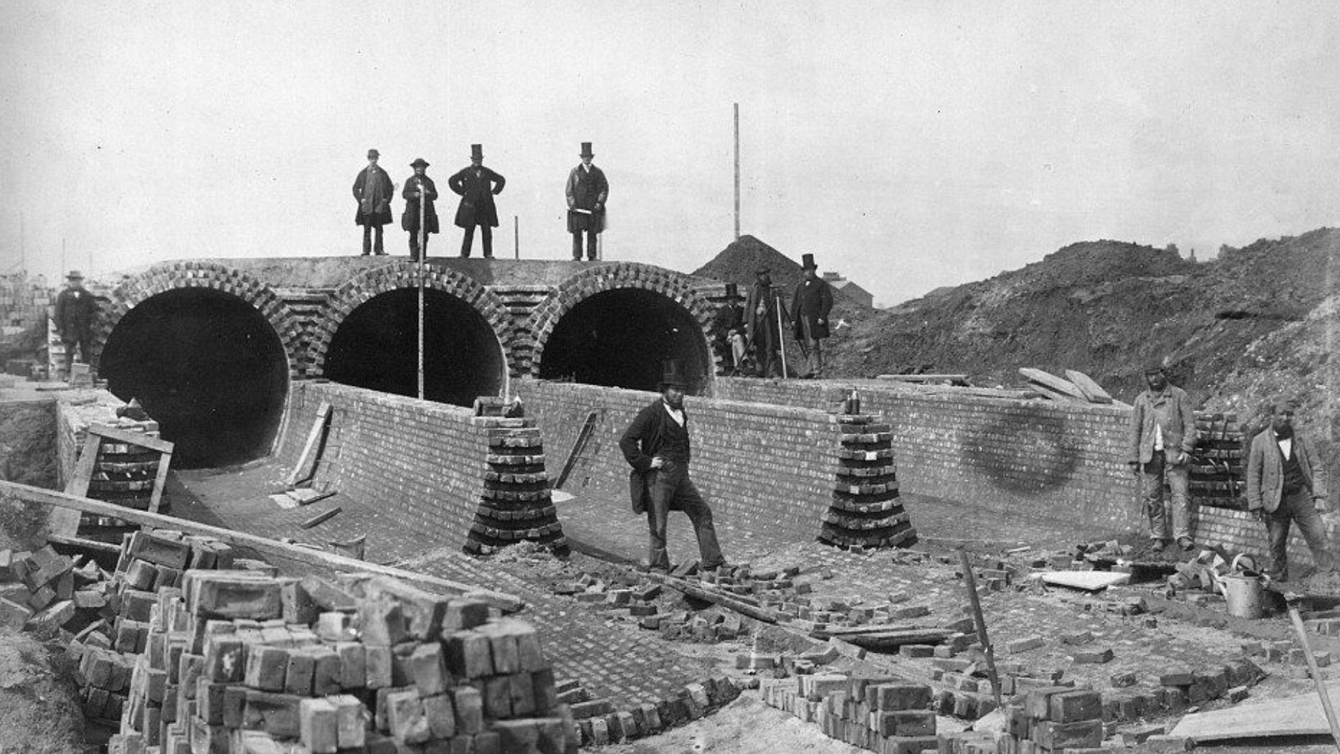 London Sewage system being built in 1860