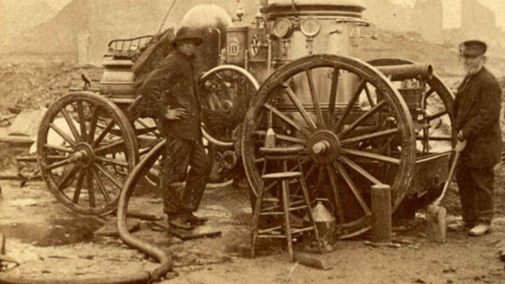 Text på baksidan/Text on back of the postcard: Before and after the Fire, Boston 1872
SLS, Historiska och litteraturhistoriska arkivet

Signum: slsa1134_5