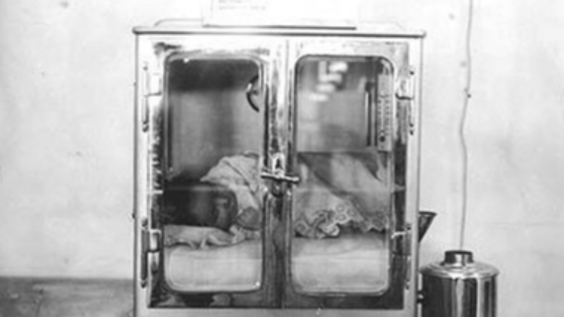 Baby incubator exhibit, Pay Streak, Alaska Yukon Pacific Exposition, Seattle, Washington, 1909.