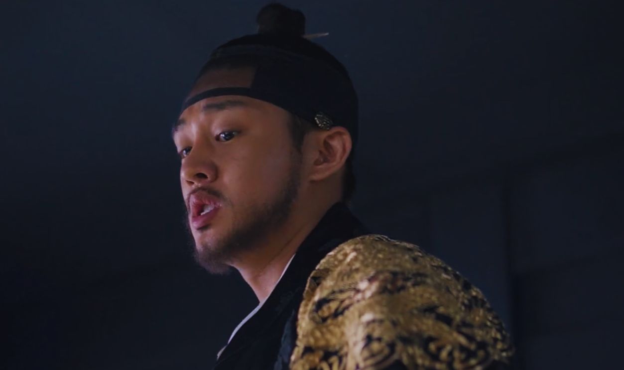 Screenshot from The Throne (2015)
