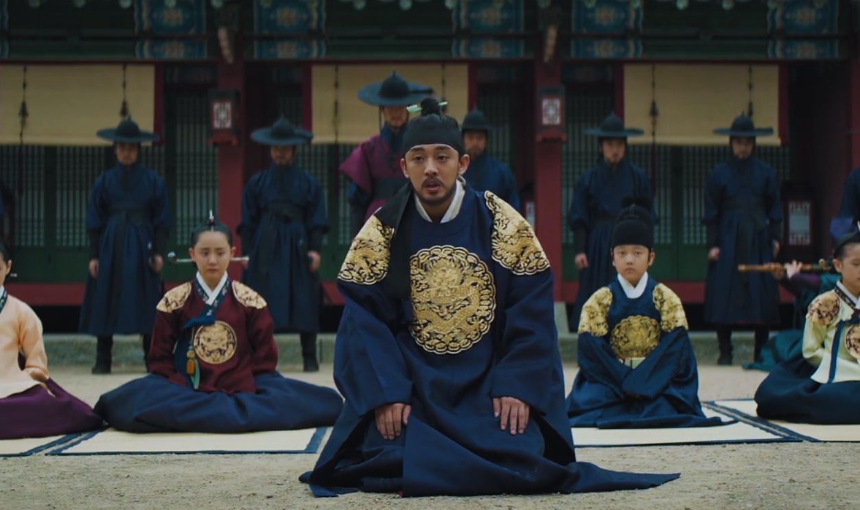 Screenshot from The Throne (2015)