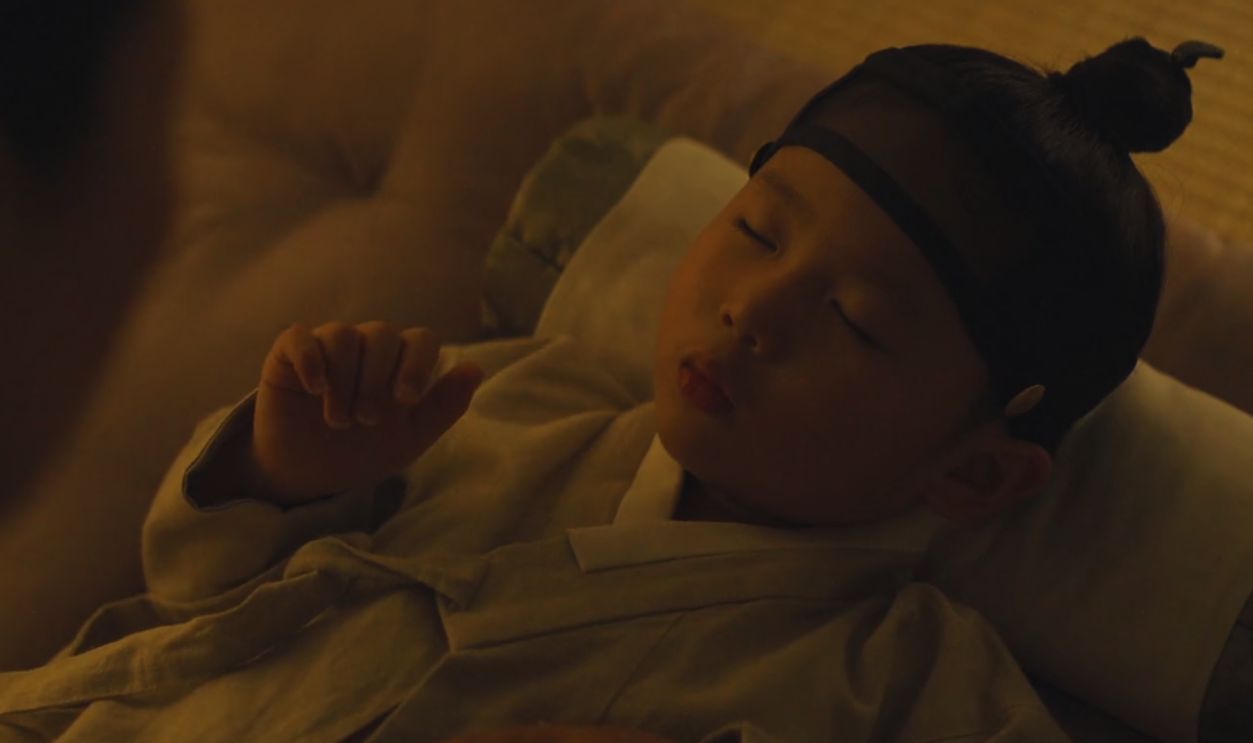 Screenshot from The Throne (2015)
