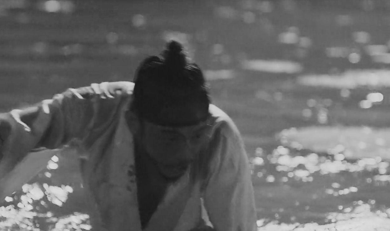 Screenshot from The Throne (2015)