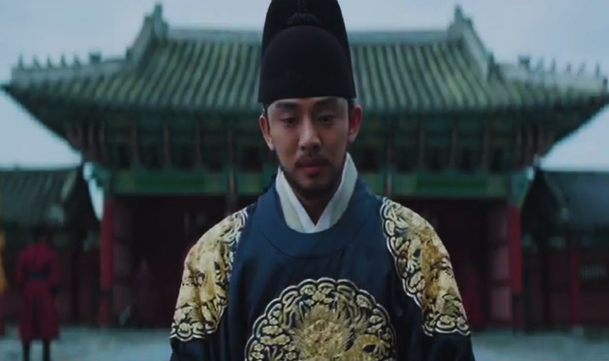 Screenshot from The Throne (2015)