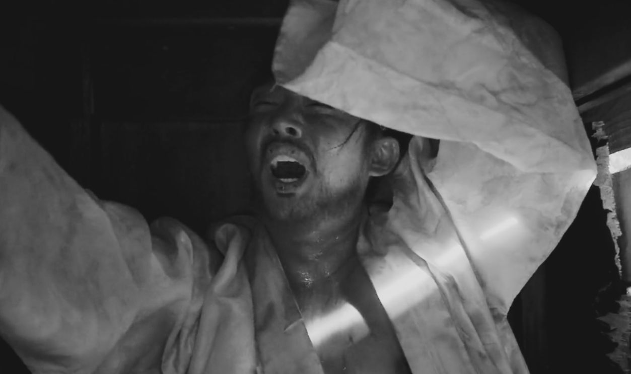 Screenshot from The Throne (2015)