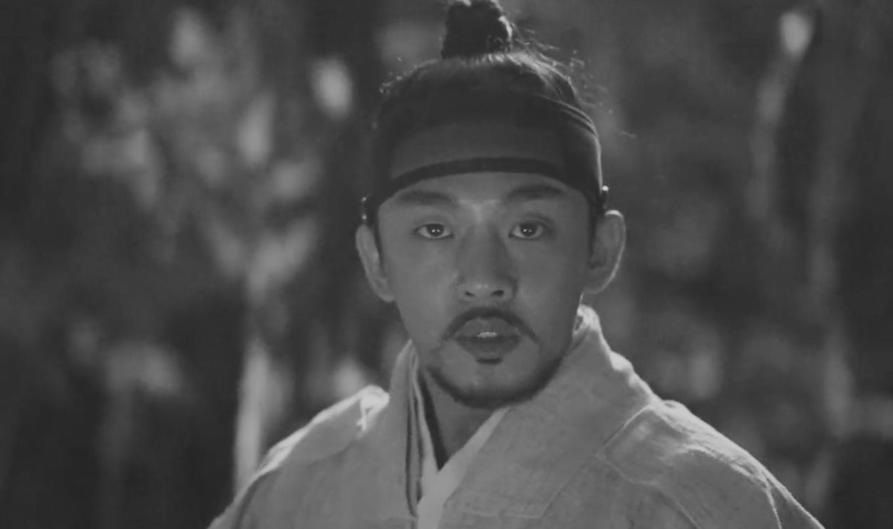 Screenshot from The Throne (2015)
