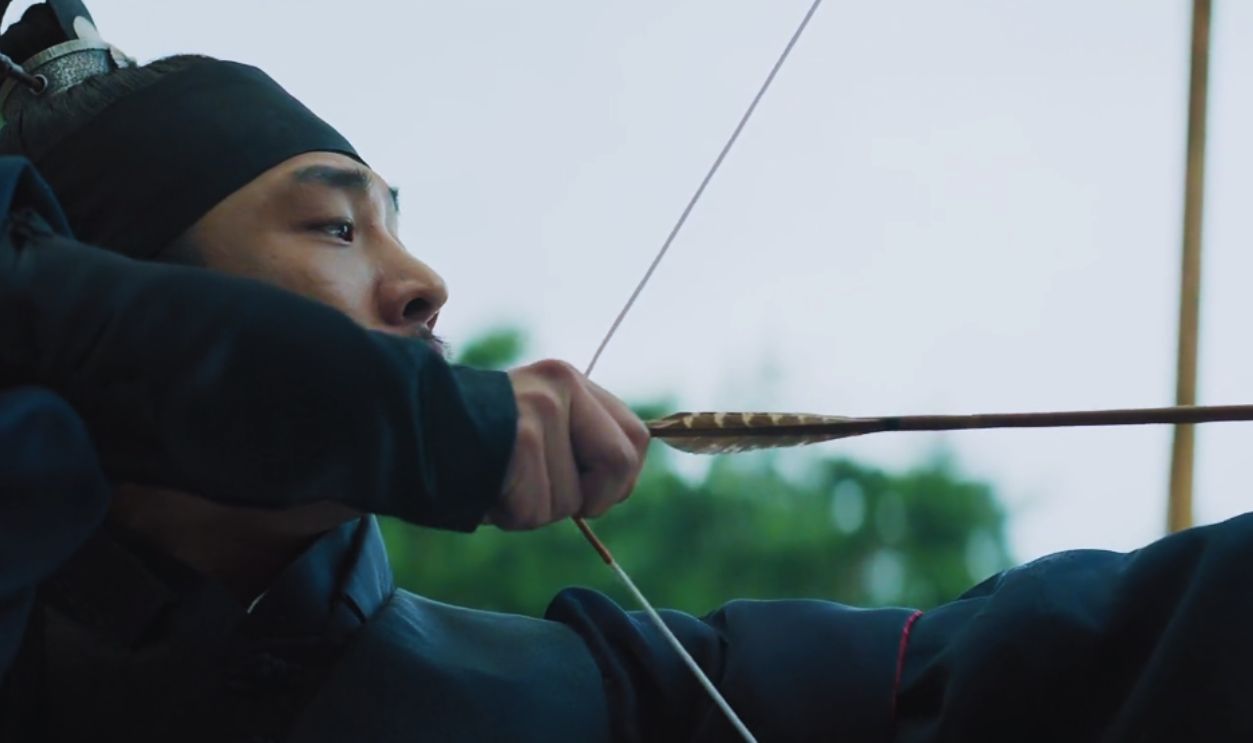 Screenshot from The Throne (2015)