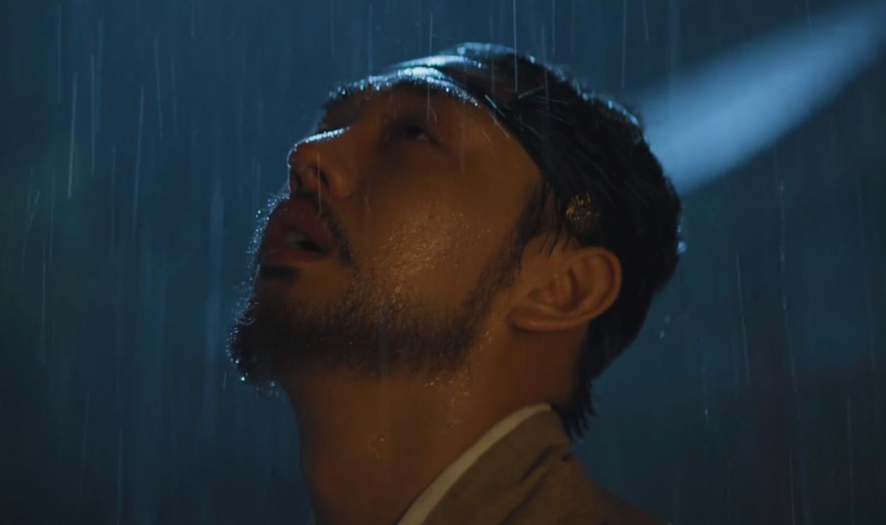 Screenshot from The Throne (2015)