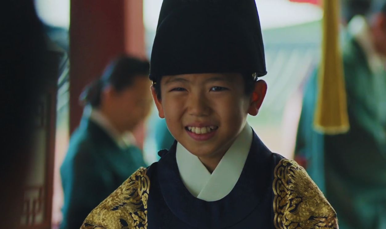 Screenshot from The Throne (2015)