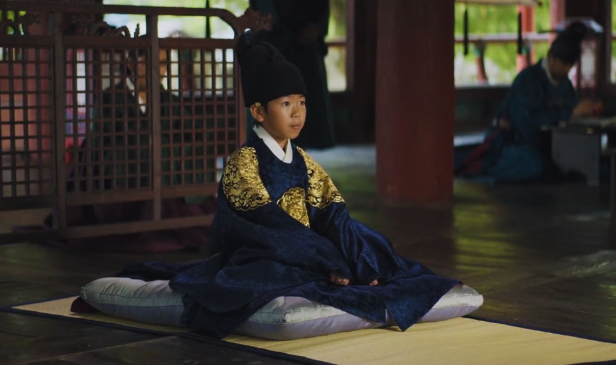 Screenshot from The Throne (2015)