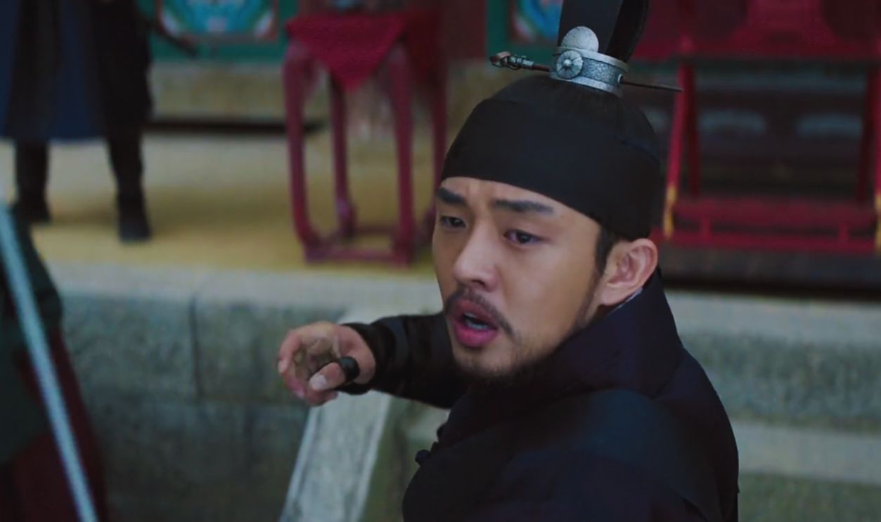 Screenshot from The Throne (2015)