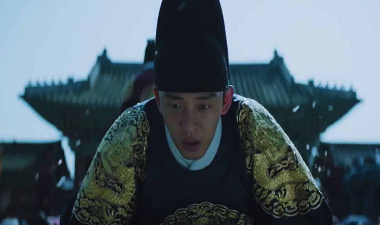 Screenshot from The Throne (2015)